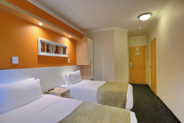 Room 8 of 16