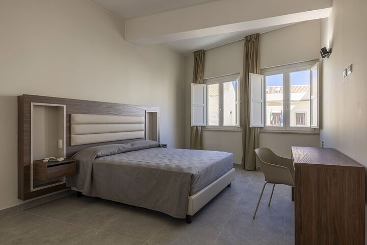 Room 2 of 75