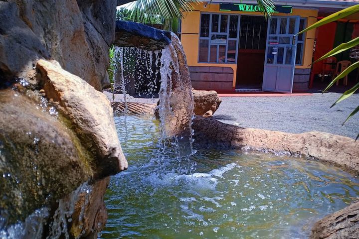 Hotel Exterior 8 of 9
