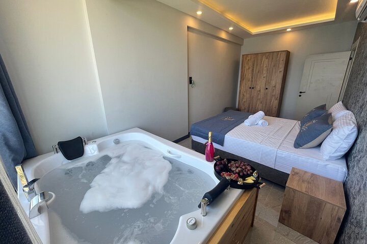 Room 5 of 33