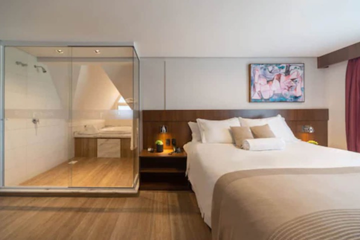 Room 32 of 100