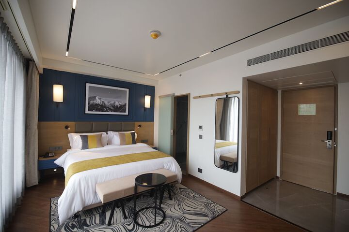 Room 8 of 65