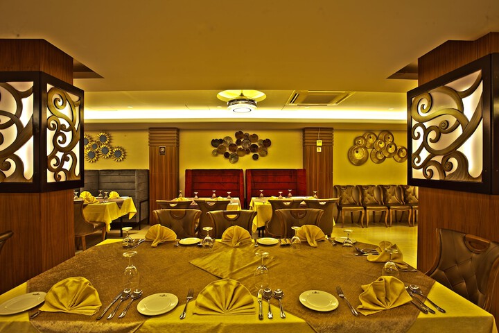Dining 16 of 25