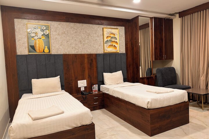 Room 4 of 15