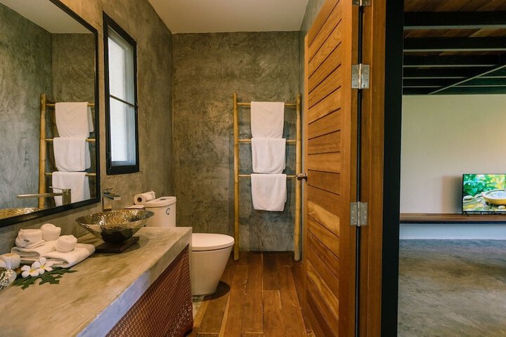 Room 43 of 148