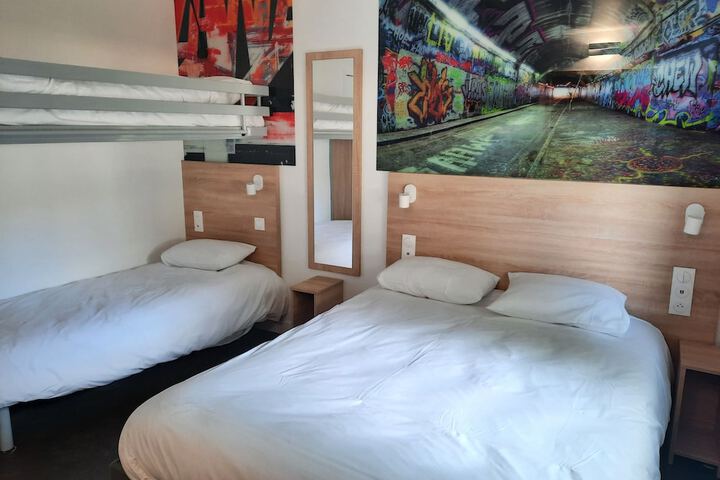 Room 3 of 44