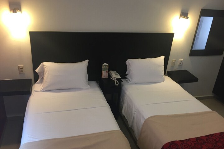 Room 15 of 40