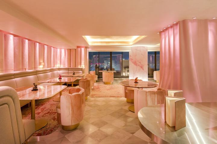 Lounge 159 of 220