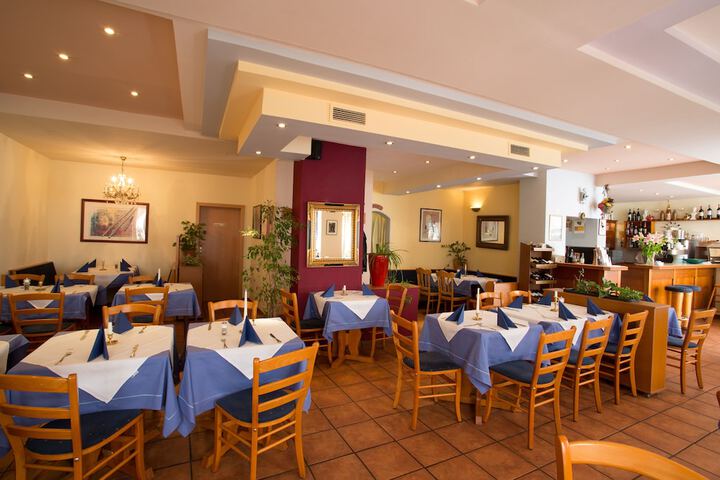 Dining 23 of 42