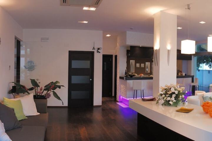 Lounge 57 of 75