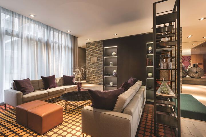 Entrance & Lobby