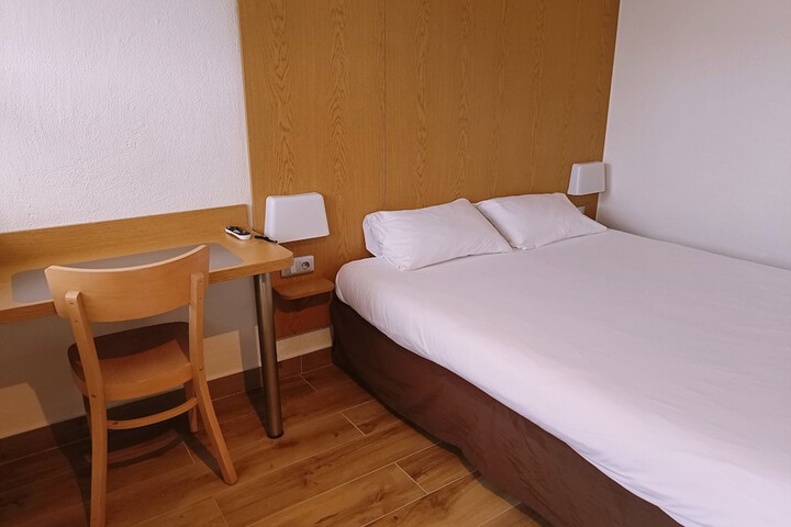 Room 9 of 35