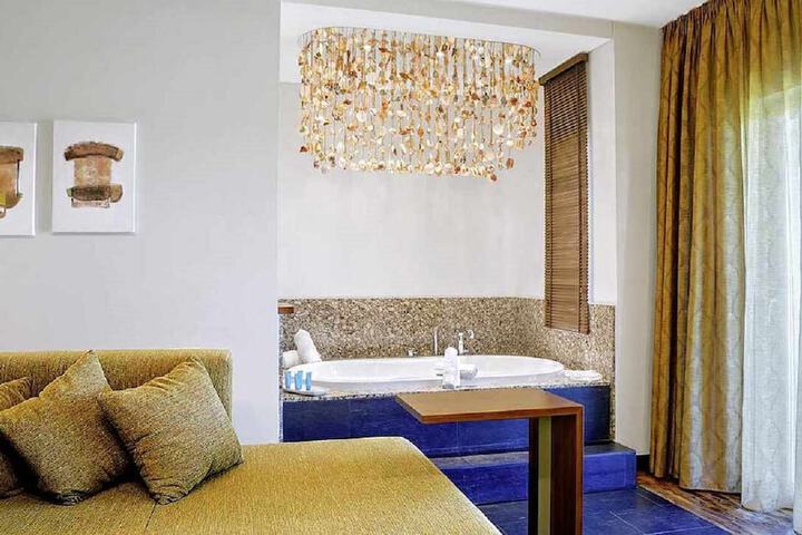 Room 17 of 121