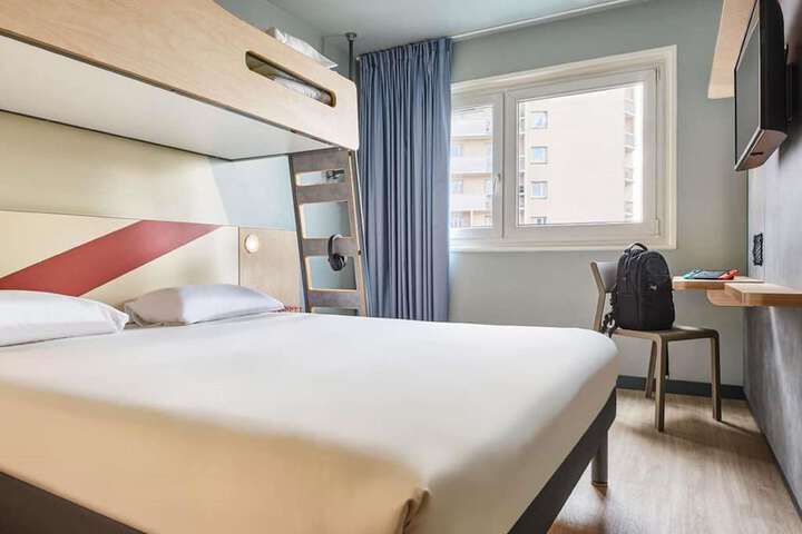 Room 8 of 70