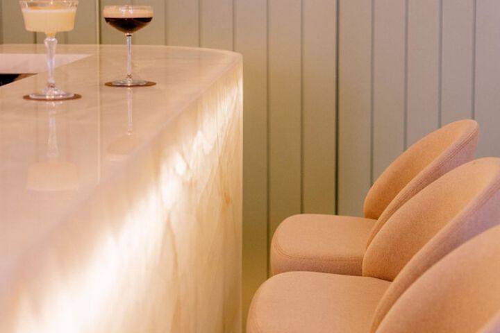 Lounge 82 of 109