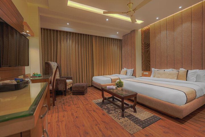 Room 52 of 77
