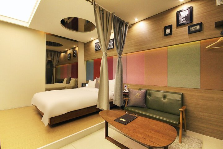 Room 7 of 47
