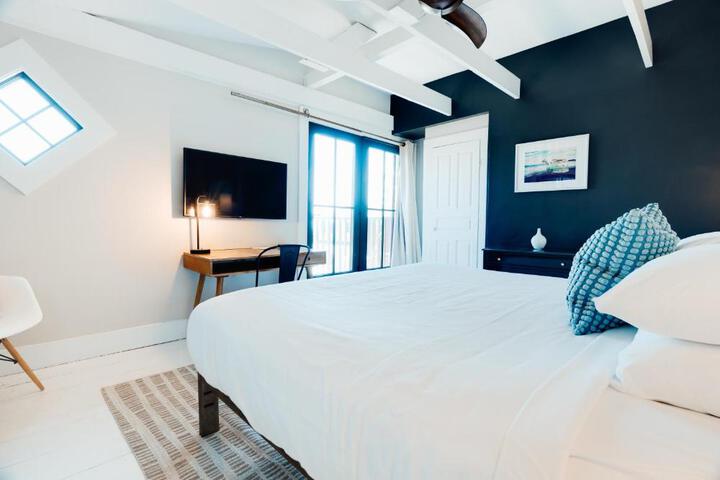 Standard | King Bed (16 of 21)
