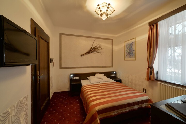 Room 14 of 145