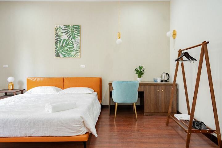 Room 6 of 17