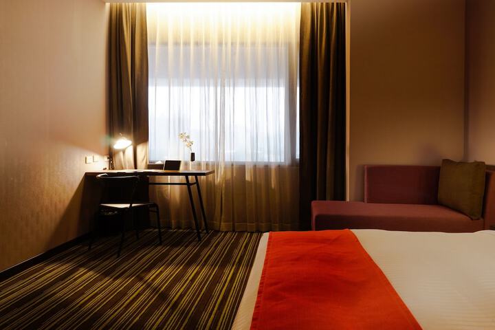 Room 17 of 90