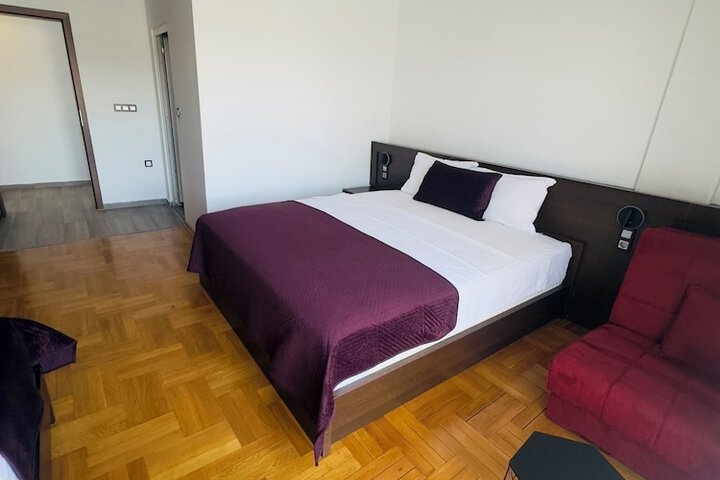 Room 11 of 40