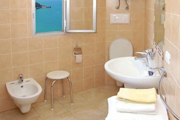 Room 10 of 40