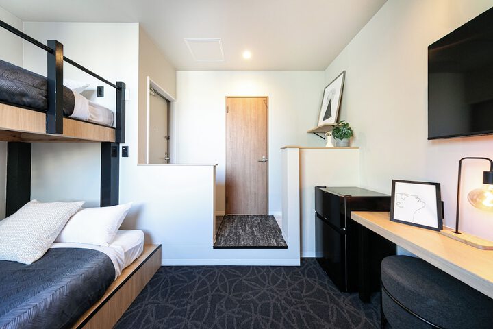 Room 37 of 144