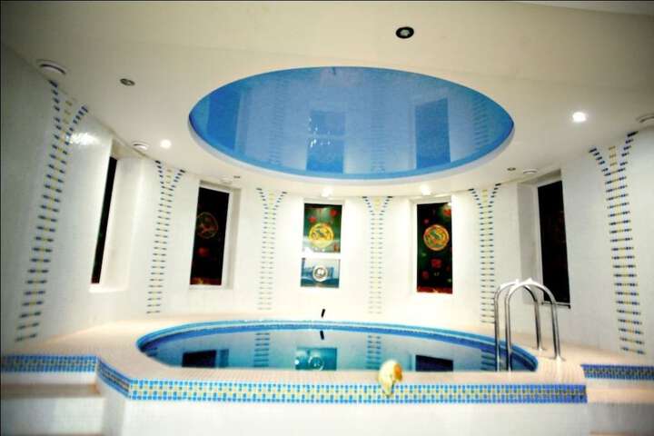 Hotel with Pool