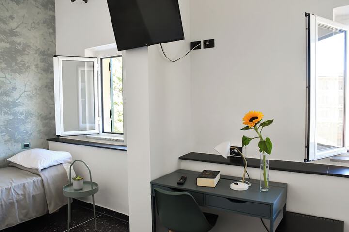 Room 11 of 33