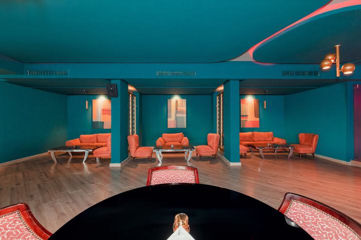 Lounge 152 of 220