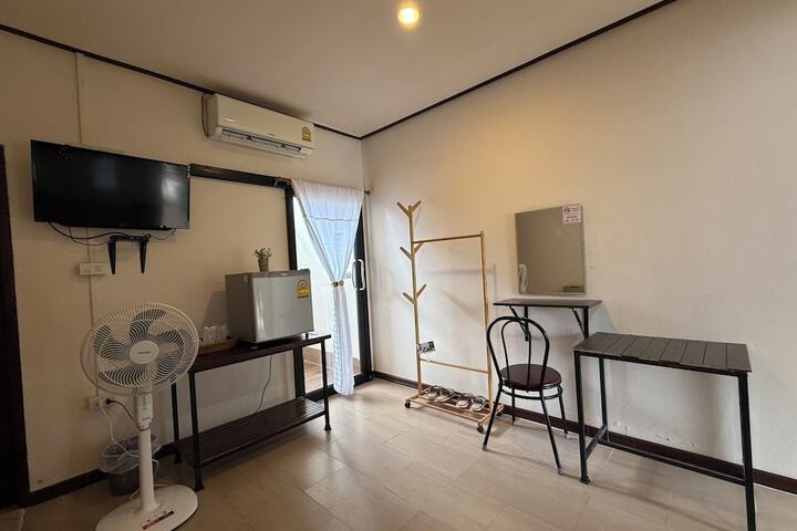 Room 6 of 27