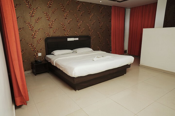 Room 5 of 15