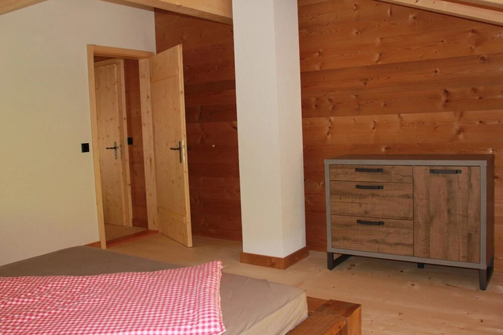 Room 4 of 19