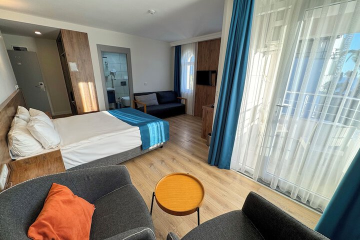 Room 11 of 30