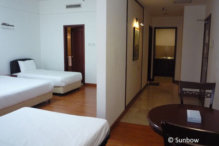 Room 12 of 87