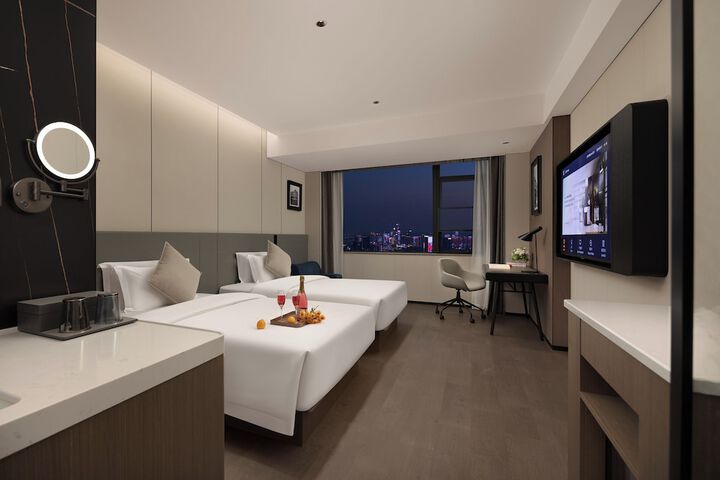 Room 17 of 48