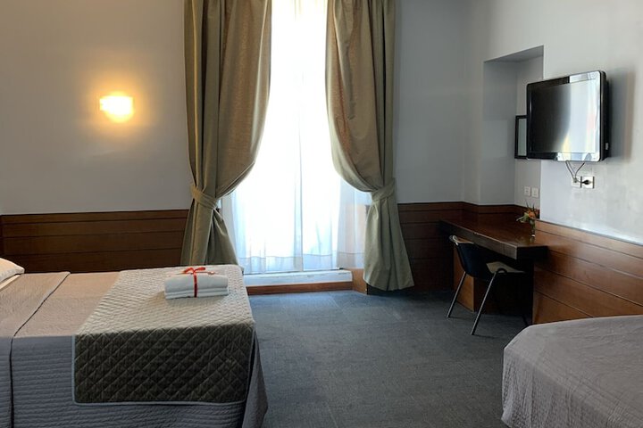 Room 10 of 50