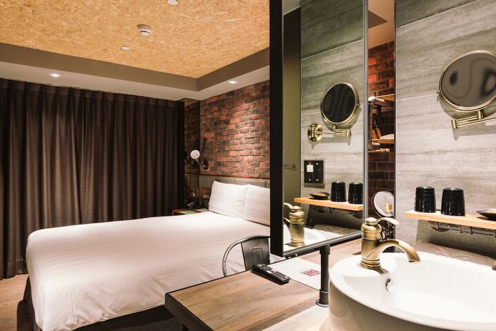 Room 11 of 39
