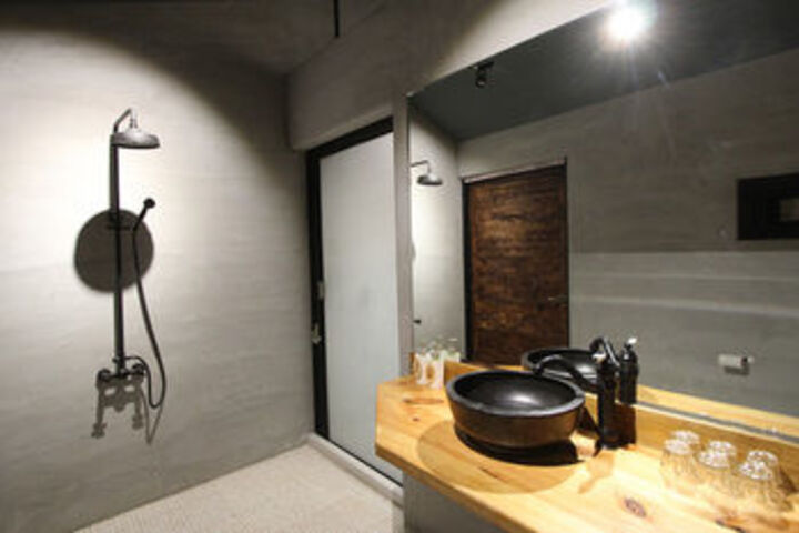 Room 2 of 16