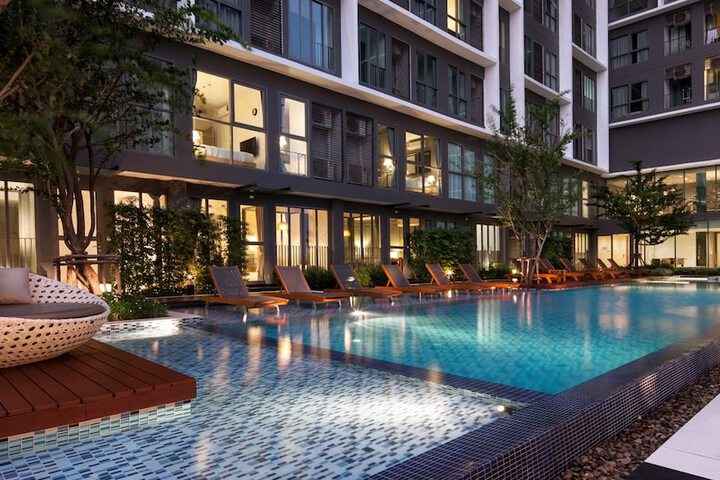 Hotel with Pool