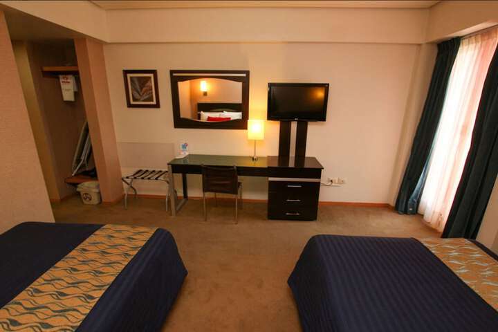 Room 4 of 18