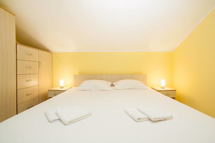 Room 3 of 67