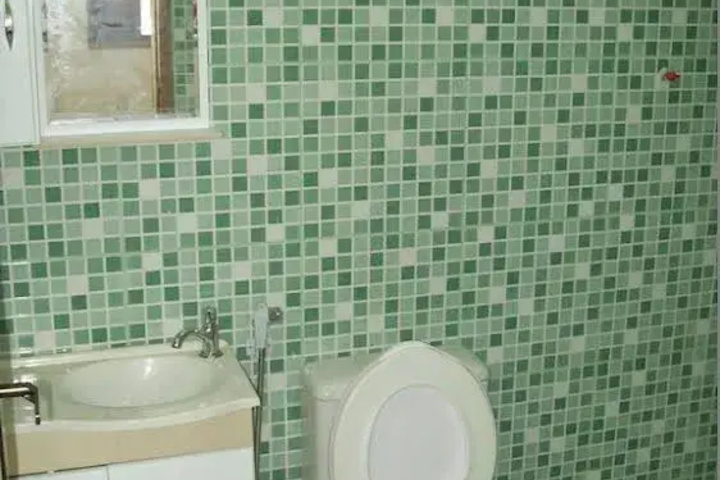 Room 8 of 13