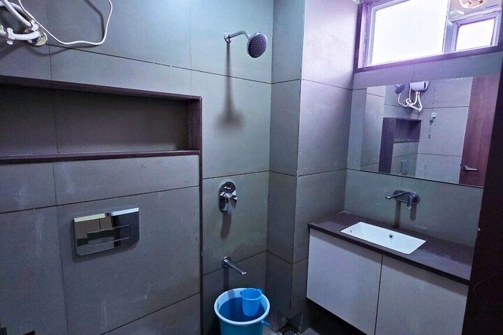 Room 10 of 11