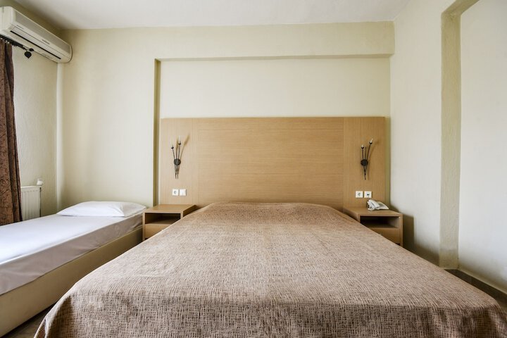 Room 8 of 82