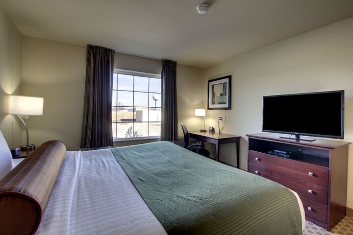 1 King Bed (5 of 11)