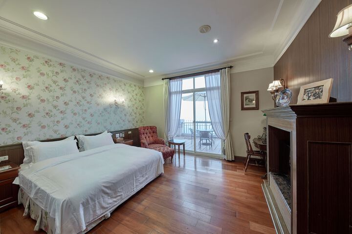 Room 16 of 34