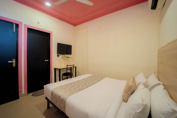 Room 12 of 25