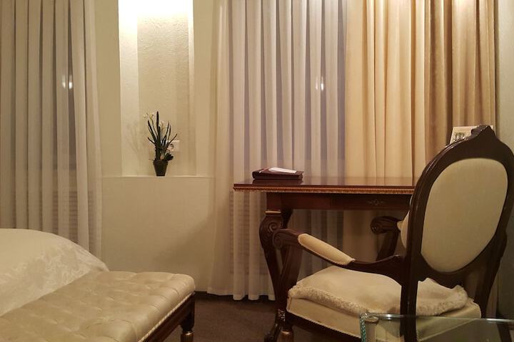 Room 9 of 107